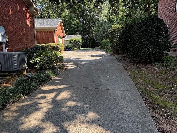 3rd image of 1420 Governors Pl SE