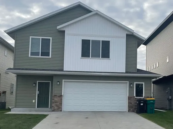 2714 10th St W, West Fargo, ND 58078