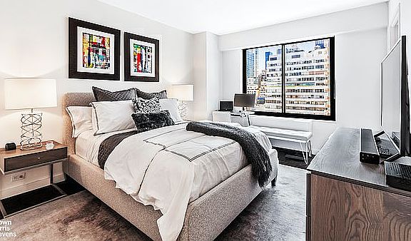 5th image of 200 E 61st St APT 15A