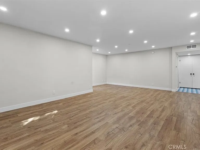6752 Hillpark Dr #303 — Photo 11