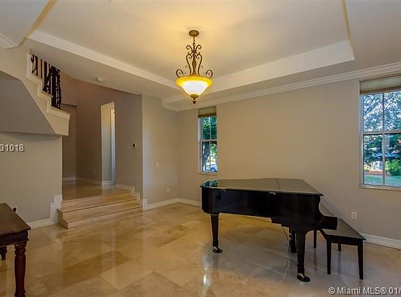 5th image of 702 Madeira Ave