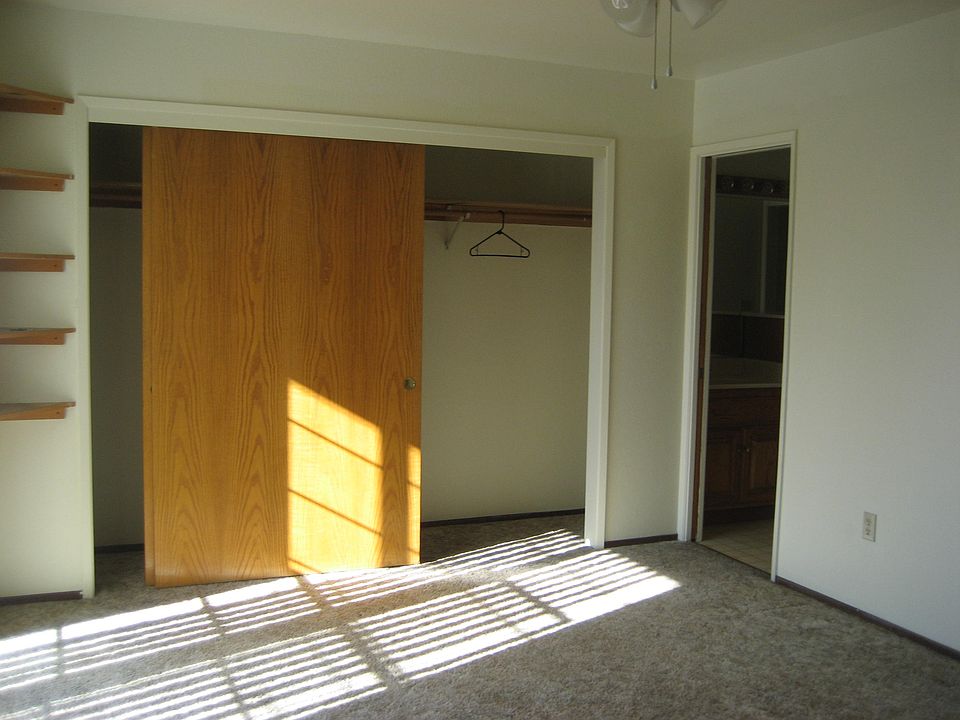 2nd image of 641 Walnut St