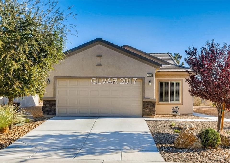 Popular Primrose Model on desirable interior golf lot.