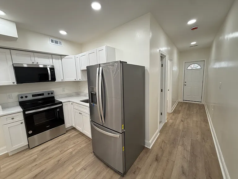 2720 E Biddle St — Photo 14