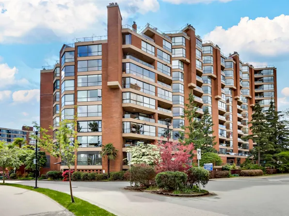 1450 Pennyfarthing Dr #308, Vancouver, BC V6J 4X8