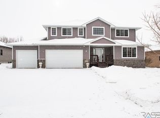 1329 W Whitechurch Ln, Sioux Falls, SD 57108