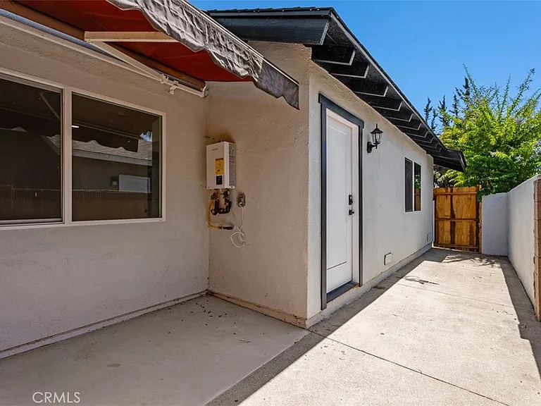 24543 Penfield St — Photo 6
