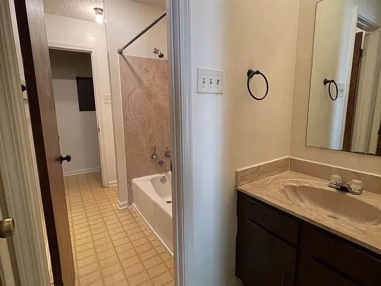 14020 Tiger Bend Rd — Photo 12