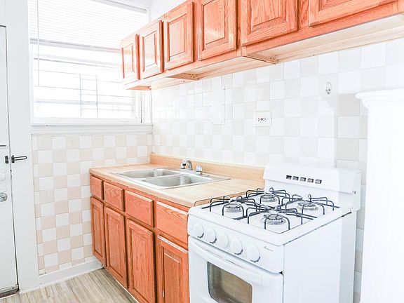3rd image of 4027 W School St #B3