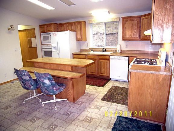 4th image of 72 Spooner Ln