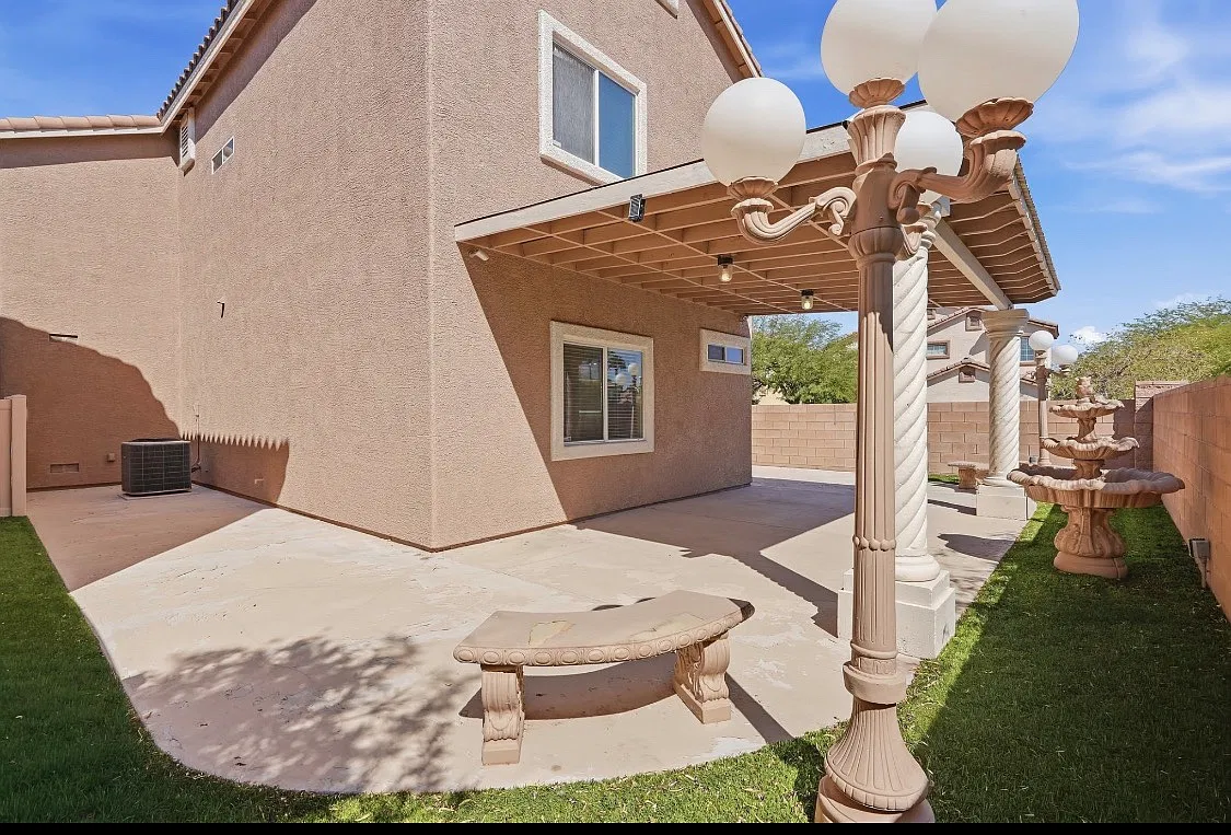 3 bed, 1996 sqft, $2,400 — Photo 4