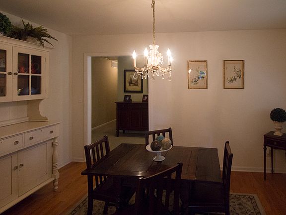 3rd image of 901 Cassie Dr