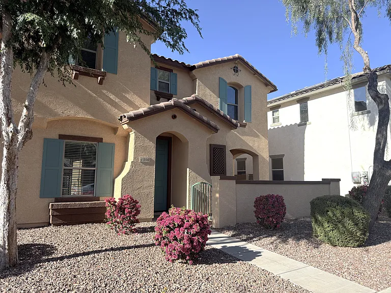4056 E Devon Dr — Photo 2