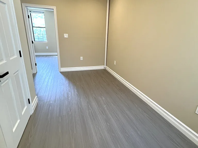 34-35 42nd St #3L — Photo 8