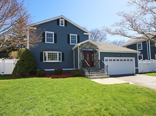 1820 Stratfield Rd, Fairfield, CT 06825