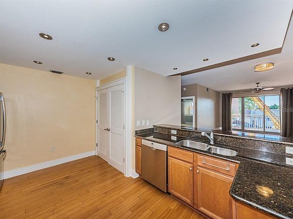 5th image of 1108 N Franklin St Unit 306