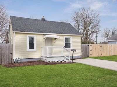 557 Howard Ave, Aurora, IL, 60506