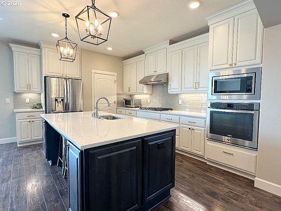 5th image of 885 N Squire Dr