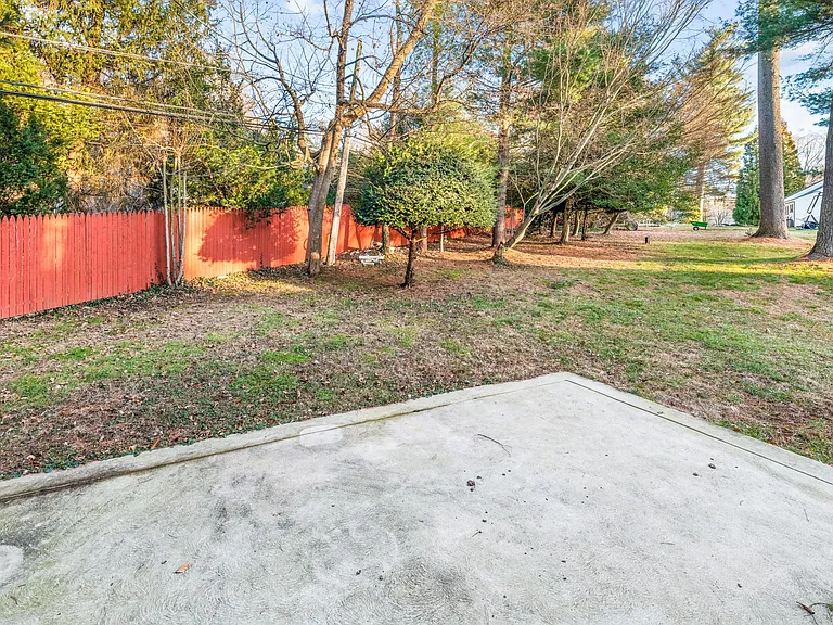 901 Academy Ln — Photo 8