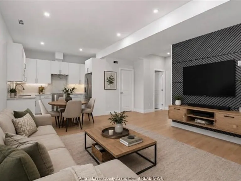 2142 Daytona Ave — Photo 3