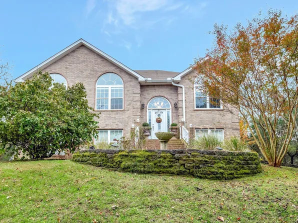 1455 Oak Leaf Dr, Columbia, TN 38401