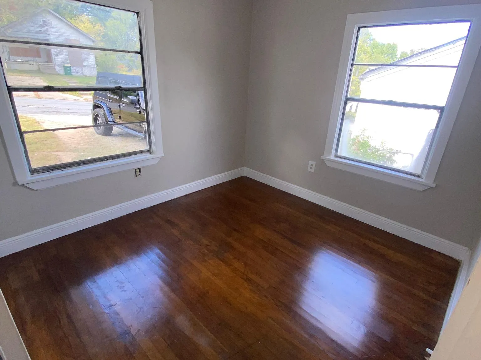 3 bed, 850 sqft, $885 — Photo 3