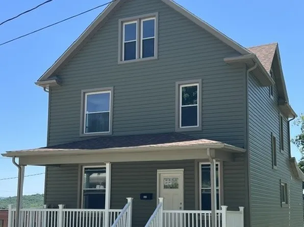 809 Depot St, Youngwood, PA 15697