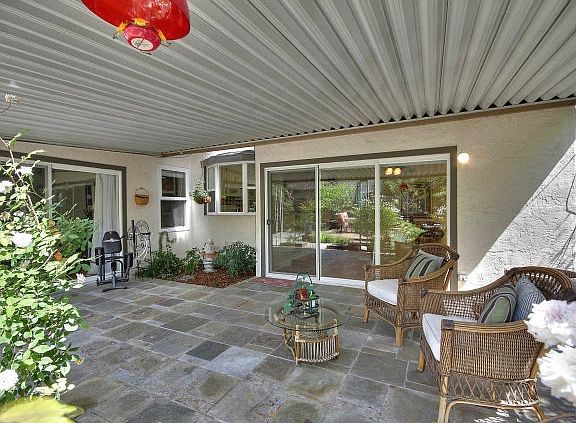 2nd image of 718 Los Huecos Dr