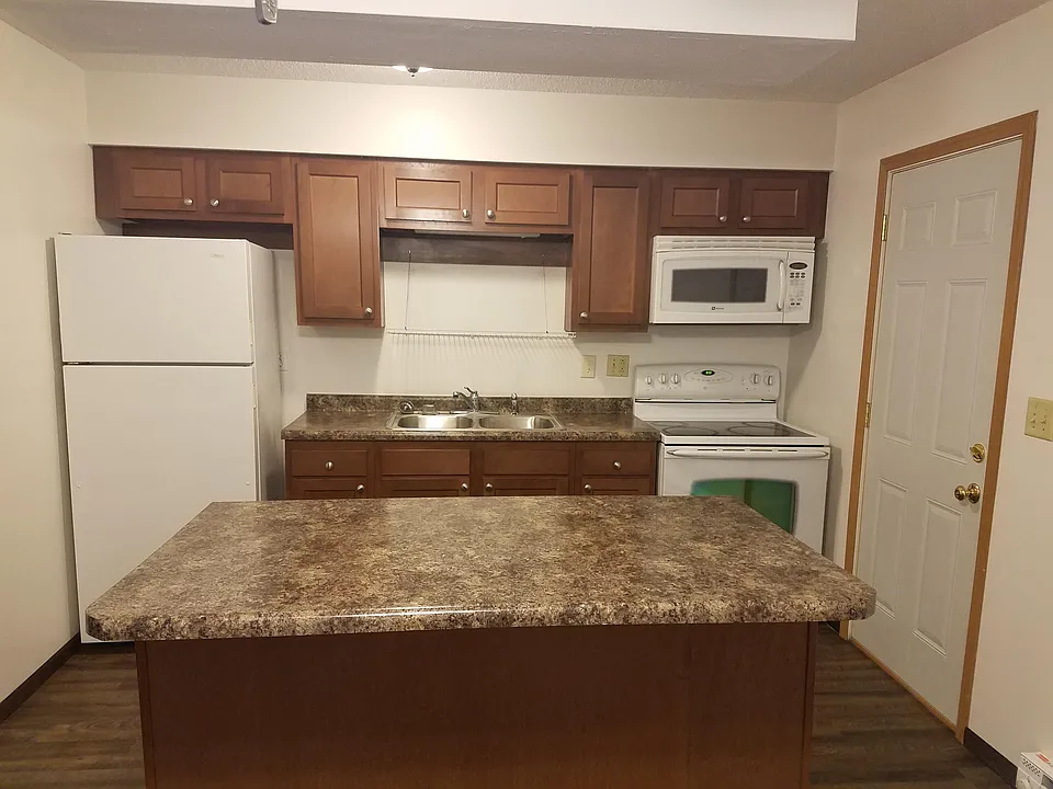 340 Elm St W #2
