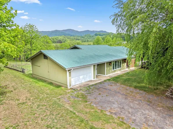 24 Jean Holt Rd, Whittier, NC 28789