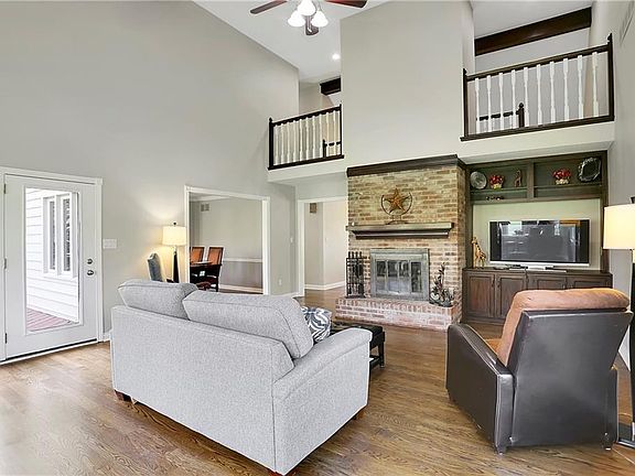 3rd image of 1830 Continental Dr