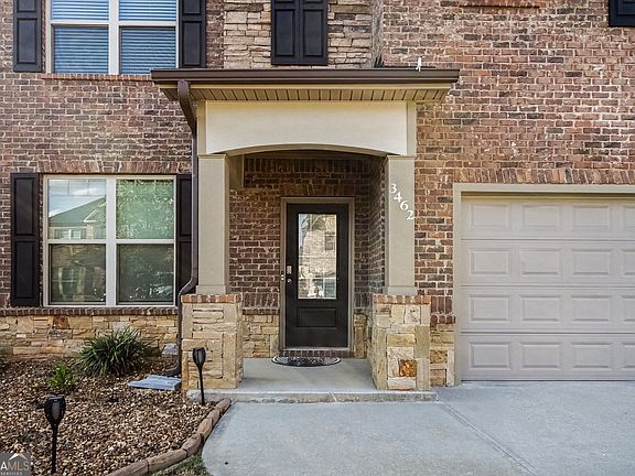 3rd image of 3462 Hawthorn Farm Blvd