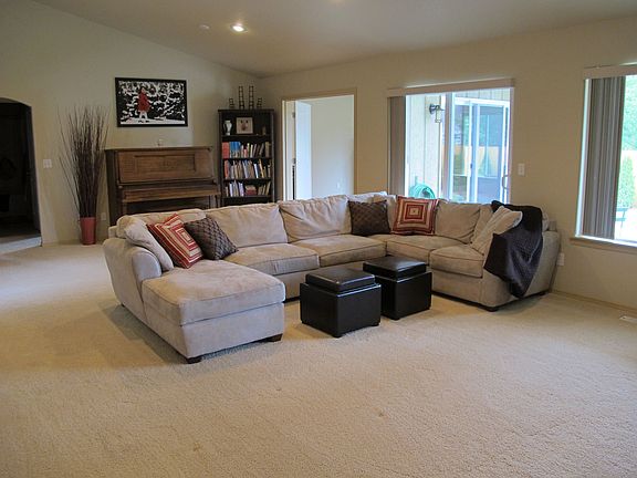 Spacious living room