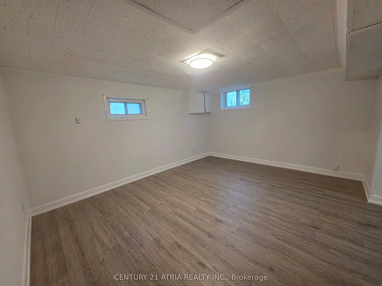 21 Meadowview Ave #LOWER — Photo 5