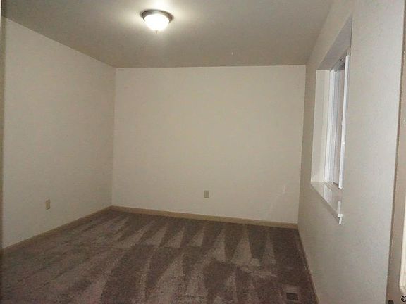 3rd image of 300 High Meadows Way