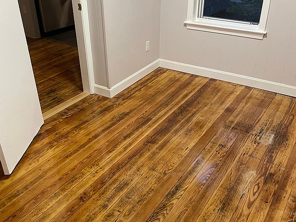 2nd image of 10-12 Market St #2