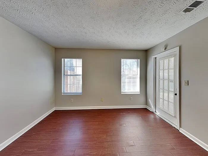 2277 Hampton Dr — Photo 4