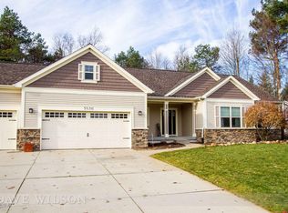 5536 Hagenvale Ct NE, Rockford, MI 49341