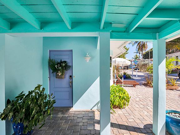 4th image of 16 Surf Road