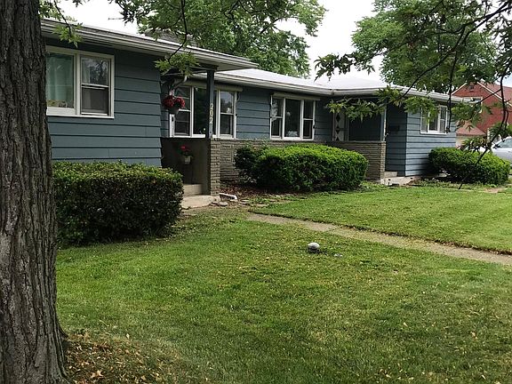 Quiet , well kept neighborhood.