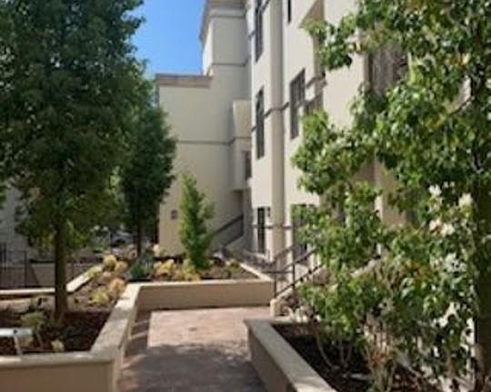 4th image of 288 S Oakland Ave Unit 206