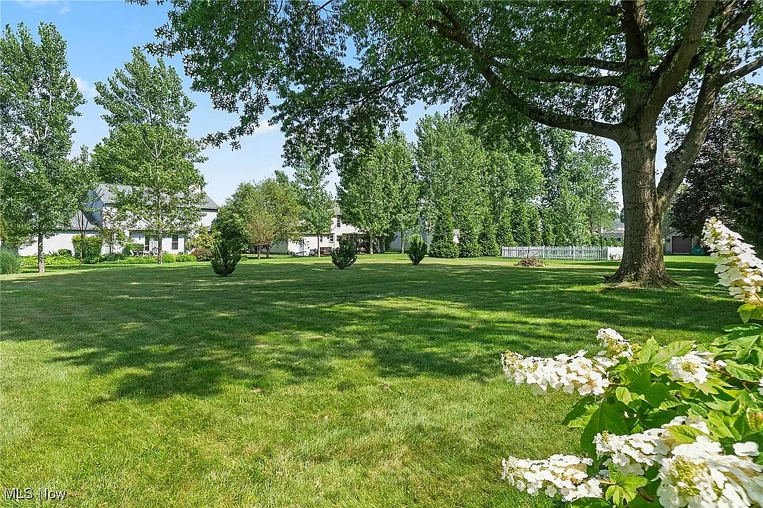 3 bed, 1652 sqft, $2,200 — Photo 2