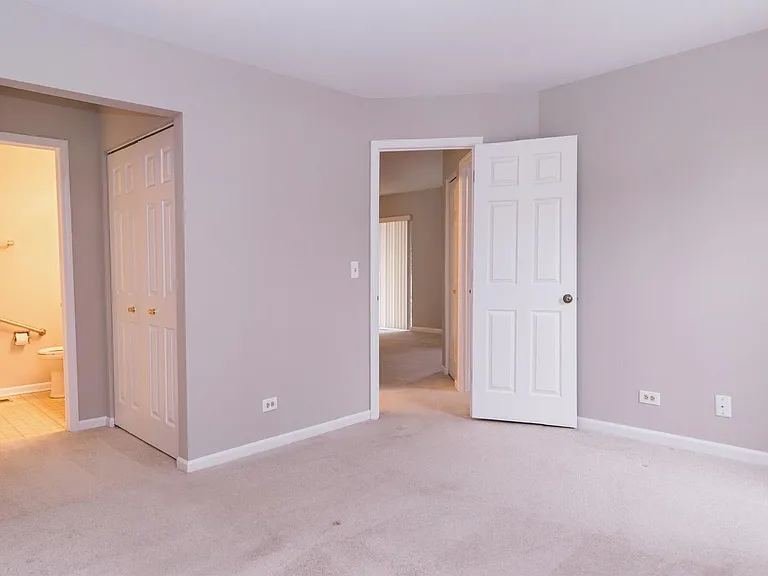 251 Old Oak Ct W — Photo 13