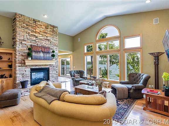 2nd image of 180 Muirfield Ct