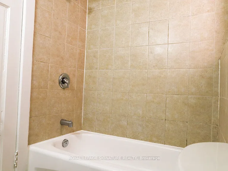 111 Northcliffe Blvd #ALL INCLUSIVE UPPER — Photo 8
