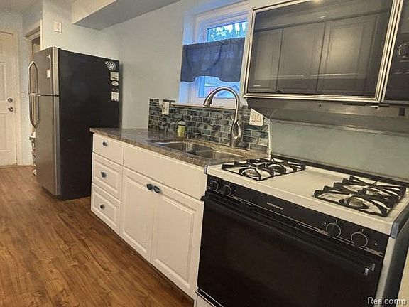5th image of 1064 Lakeview St