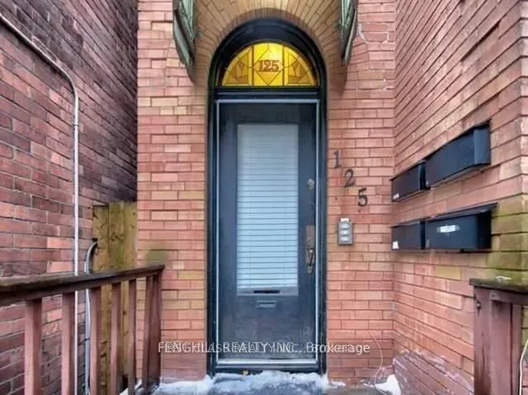 125 Maitland St #3, Toronto, ON M4Y 1E5
