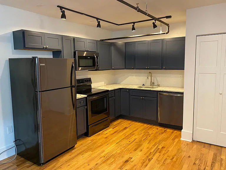 1100 Church St — Photo 14