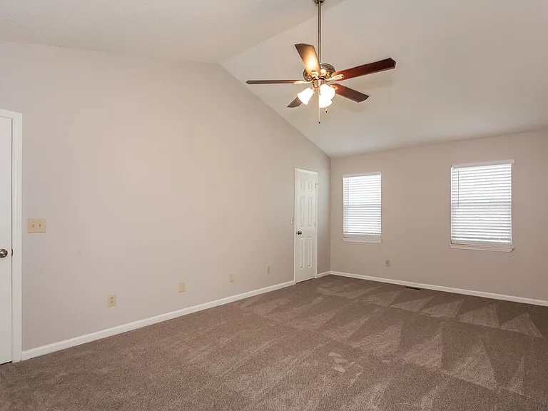 2341 Castlecomer Dr — Photo 10
