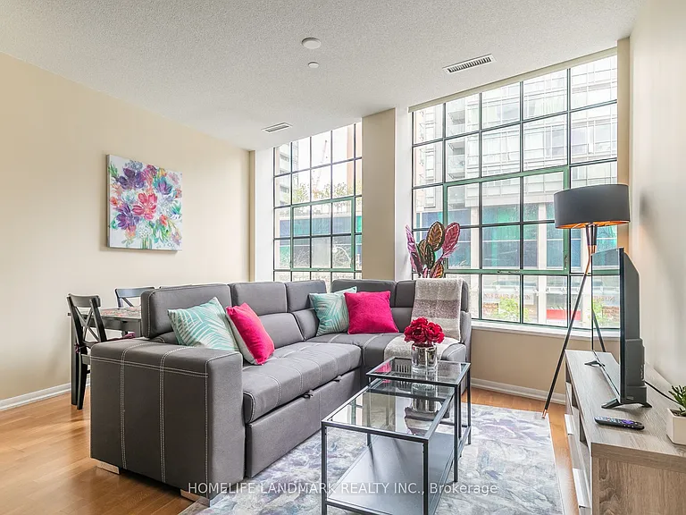832 Bay St #204 — Photo 2